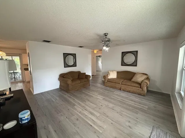 Residence photo 3