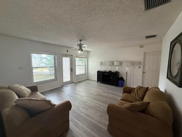 Residence photo 5