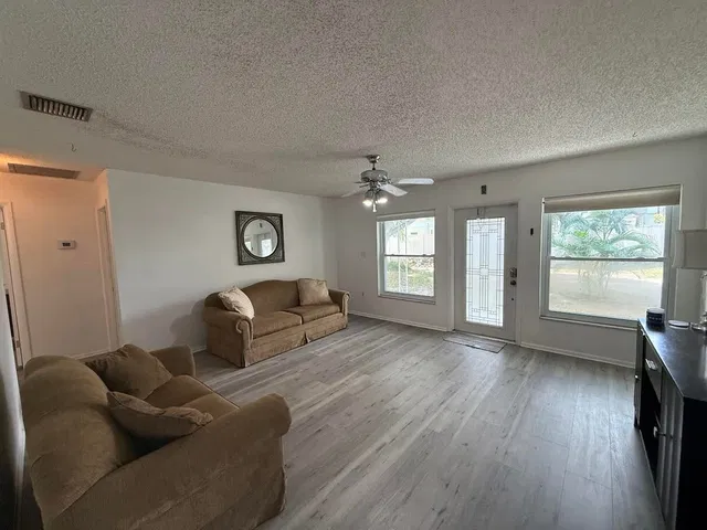 Residence photo 6