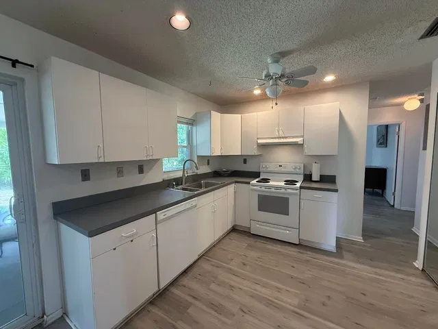 Residence photo 8