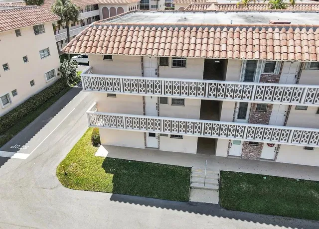 Unit B304 photo 2