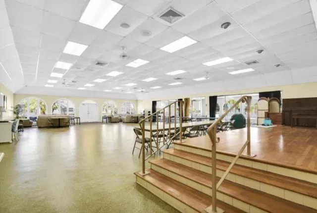 Unit B304 photo 6