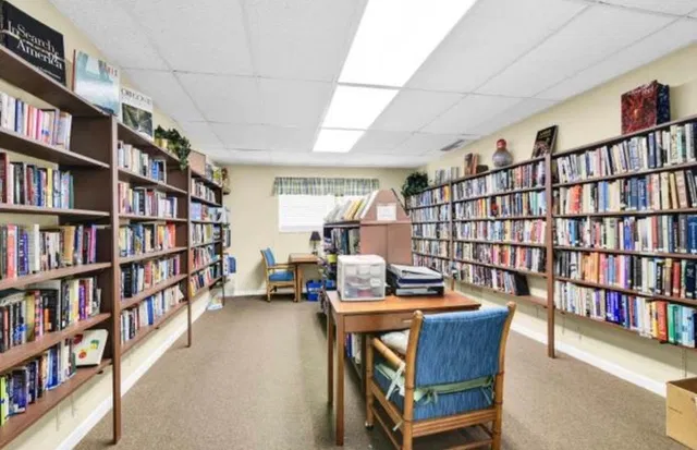 Unit B304 photo 8