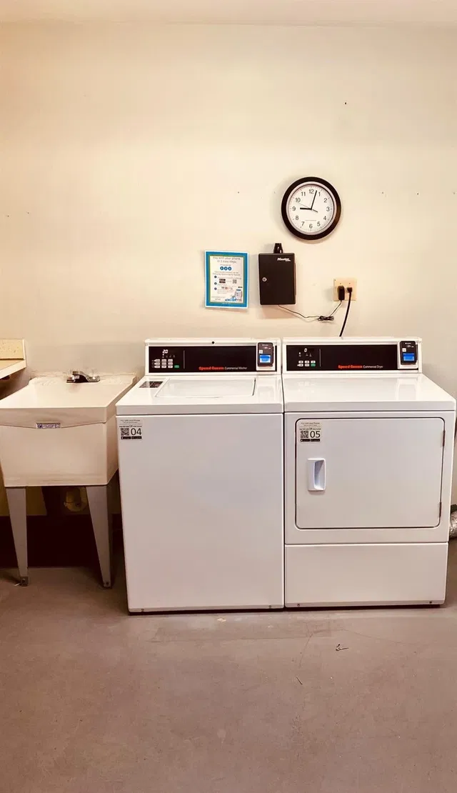 Unit B304 photo 9