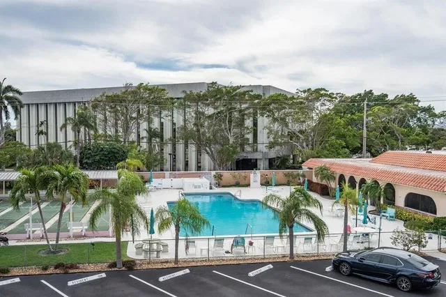 Unit B304 photo 14