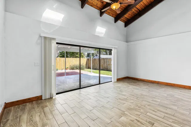 Residence photo 18