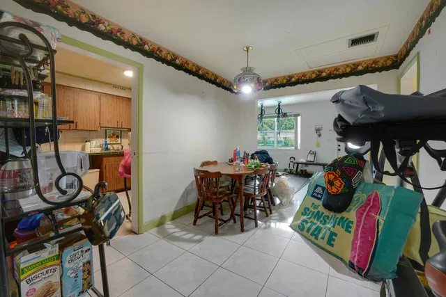 West Palm Beach Residence photo 9