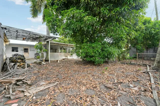 West Palm Beach Residence photo 32