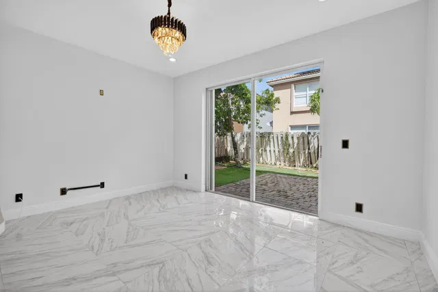 Residence photo 3