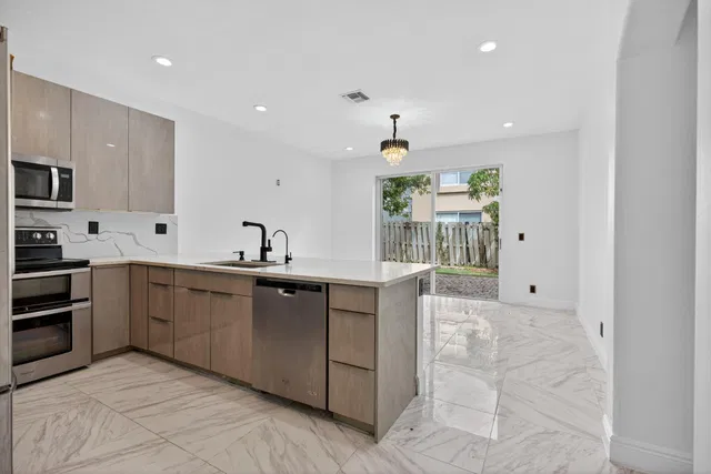 Residence photo 8