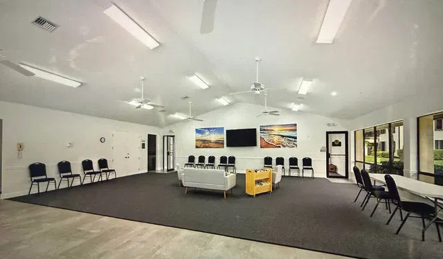 Unit 203 photo 4