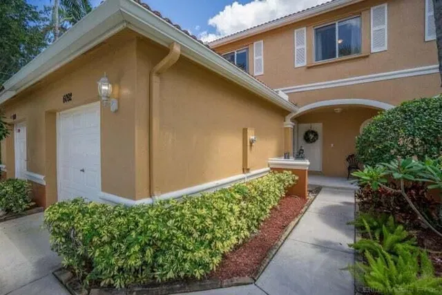 Residence photo 2