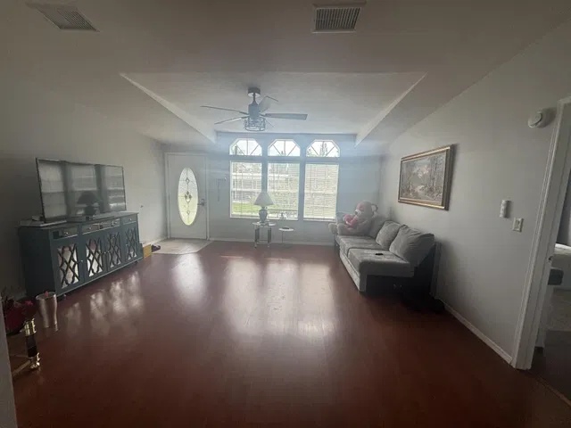 Residence photo 8