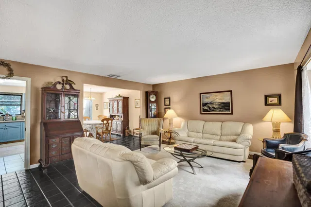 Residence photo 12