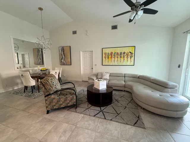 Residence photo 4