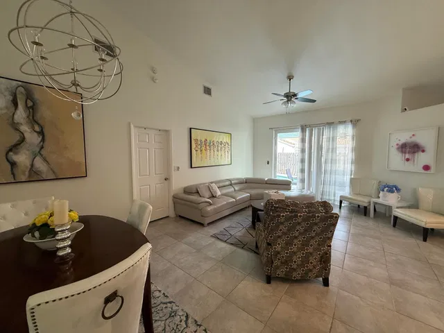 Residence photo 5