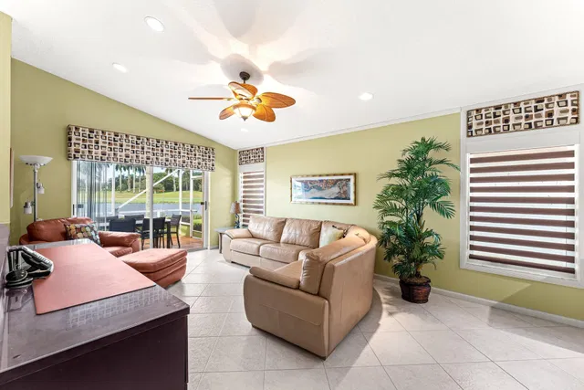 Residence photo 11