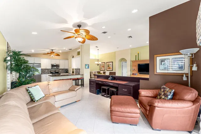 Residence photo 12