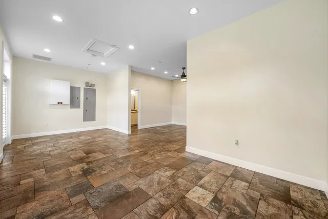 Residence photo 89