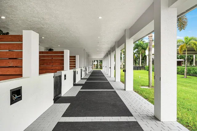 Residence photo 95