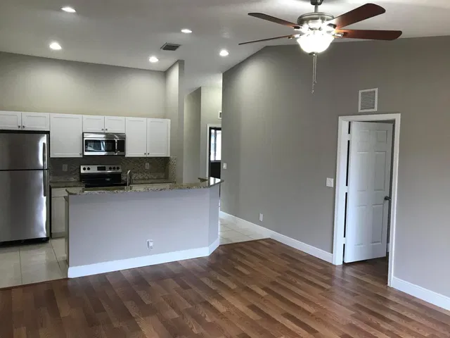 Residence photo 3
