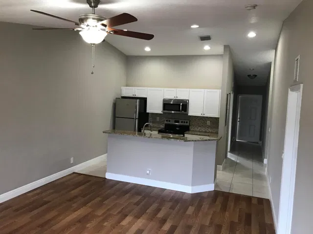 Residence photo 12