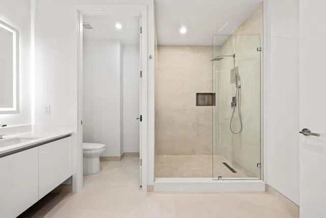 Nautilus 220 Unit 704 photo 21