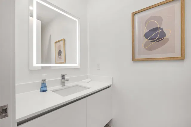 Nautilus 220 Unit 704 photo 26