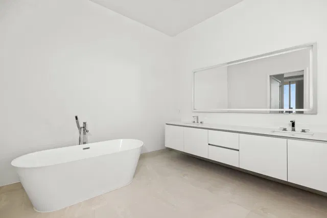 Nautilus 220 Unit 612 photo 20