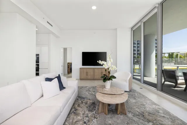 Nautilus 220 Unit 612 photo 23
