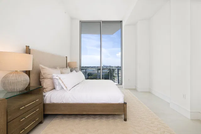 Nautilus 220 Unit 612 photo 24