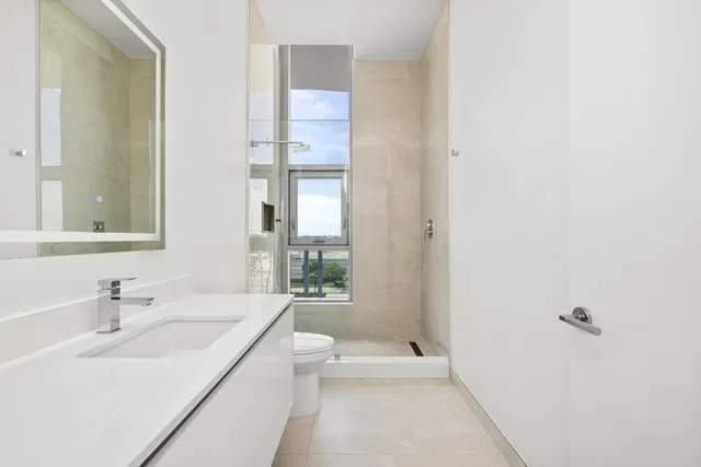 Nautilus 220 Unit 612 photo 26