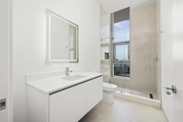 Nautilus 220 Unit 612 photo 27