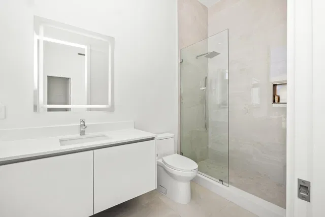 Nautilus 220 Unit 612 photo 28
