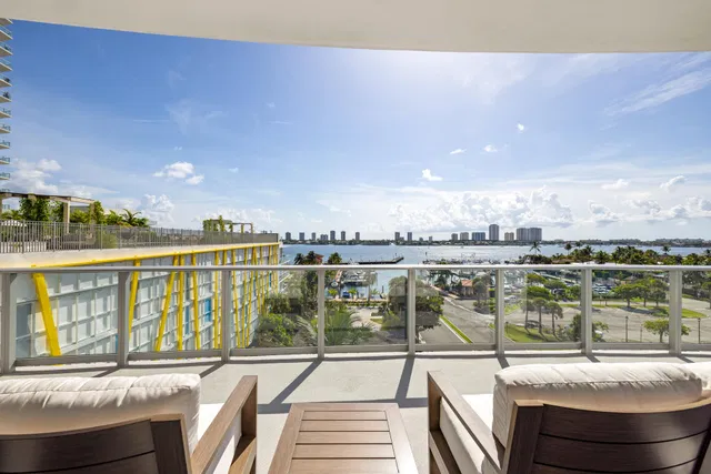 Nautilus 220 Unit 612 photo 36