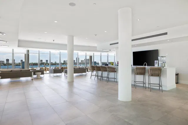 Nautilus 220 Unit 612 photo 83