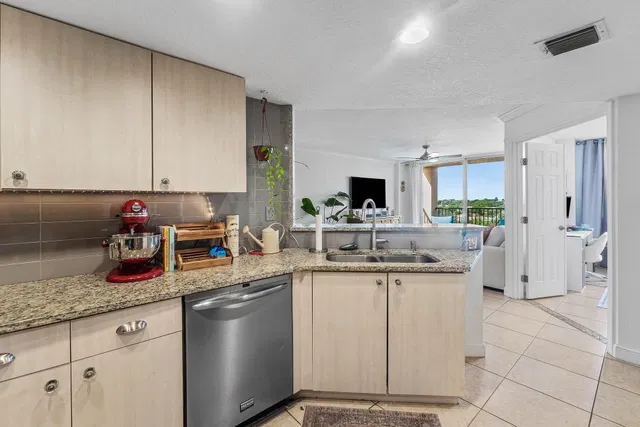 Flagler Pointe Unit 716 photo 8
