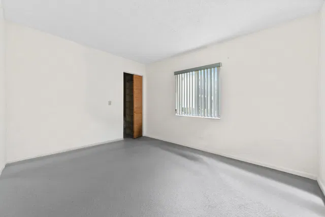 Unit B-1 photo 10