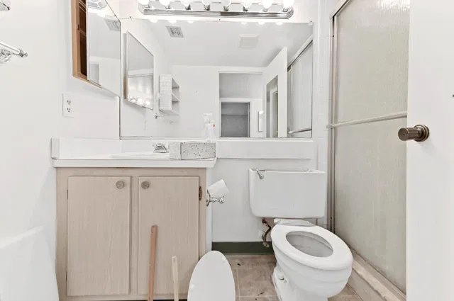 Unit B-1 photo 12