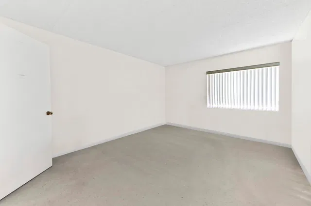 Unit B-1 photo 14