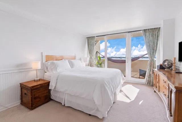 Palm Beach House Unit 409 photo 5