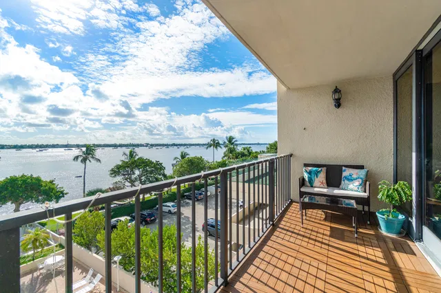 Palm Beach House Unit 409 photo 9