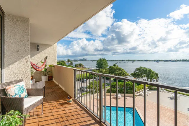 Palm Beach House Unit 409 photo 10