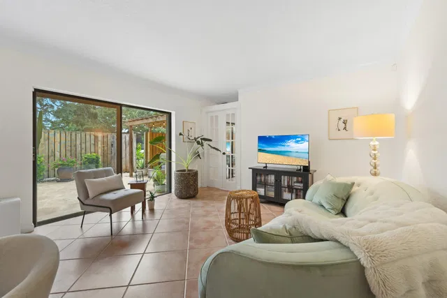 Residence photo 3