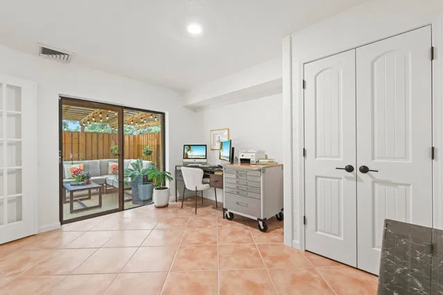 Residence photo 5