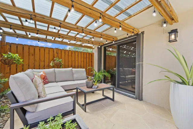 Residence photo 26