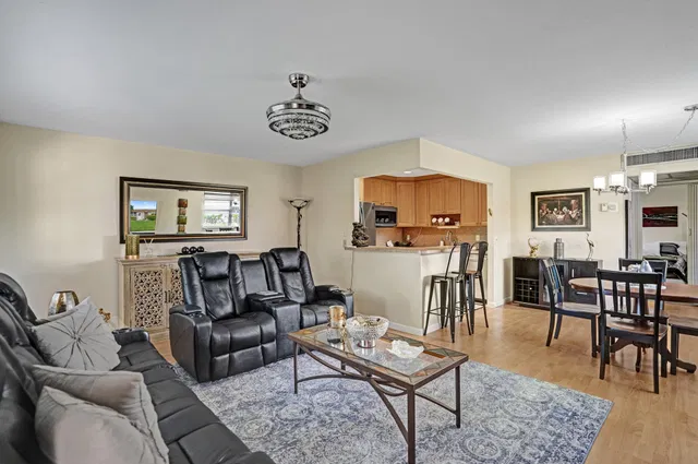 Residence photo 8