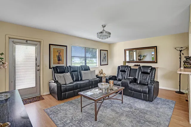  Residence photo 5