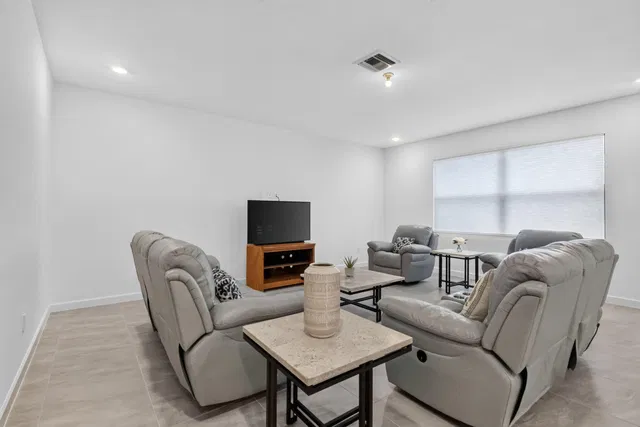 Residence photo 9