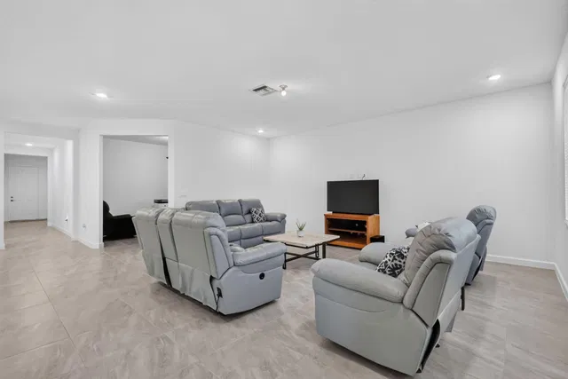  Residence photo 10